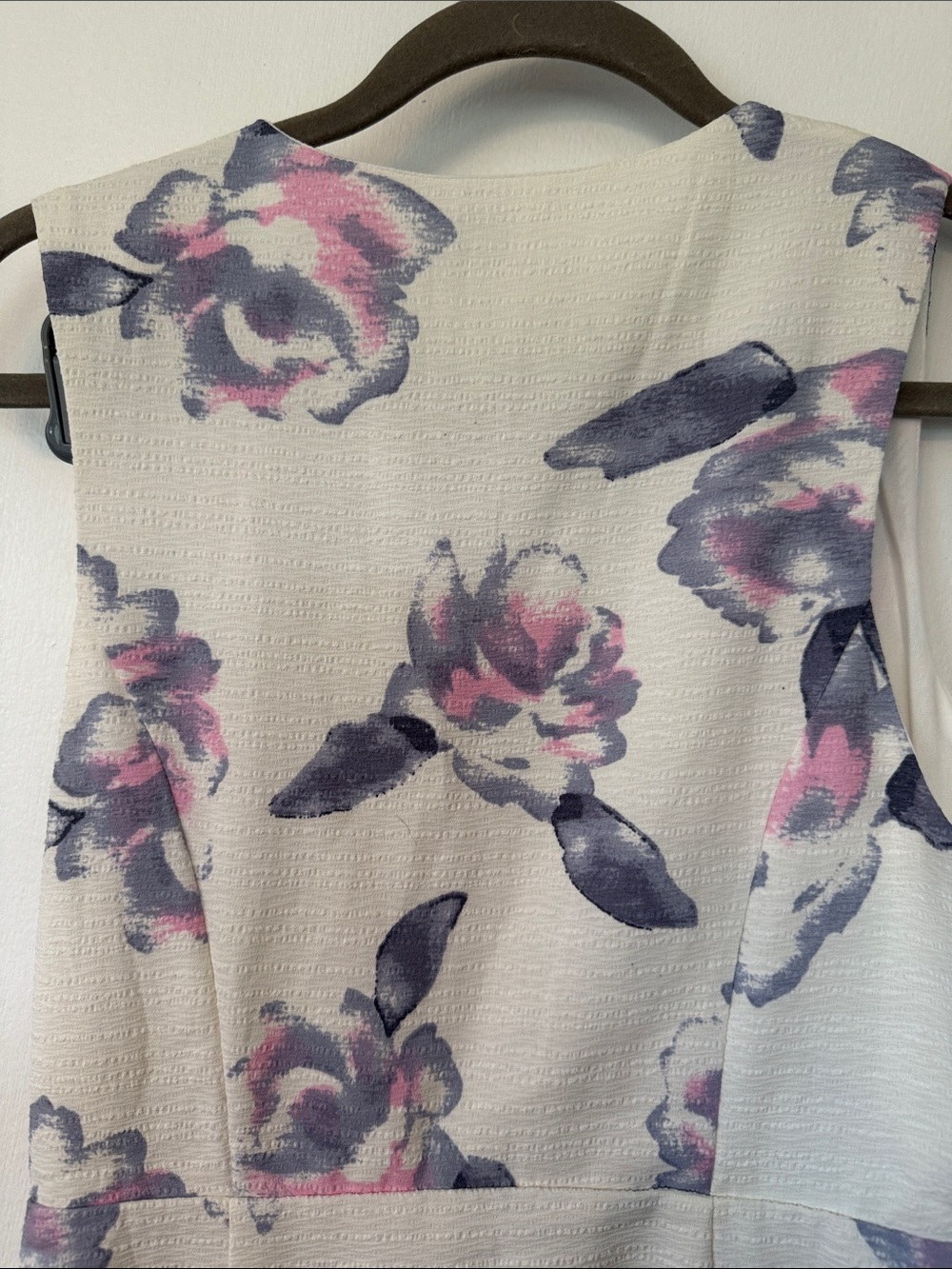 TOBI Cream Floral Deep V-Neck Sleeveless Dress Size Medium - Picture 7 of 9